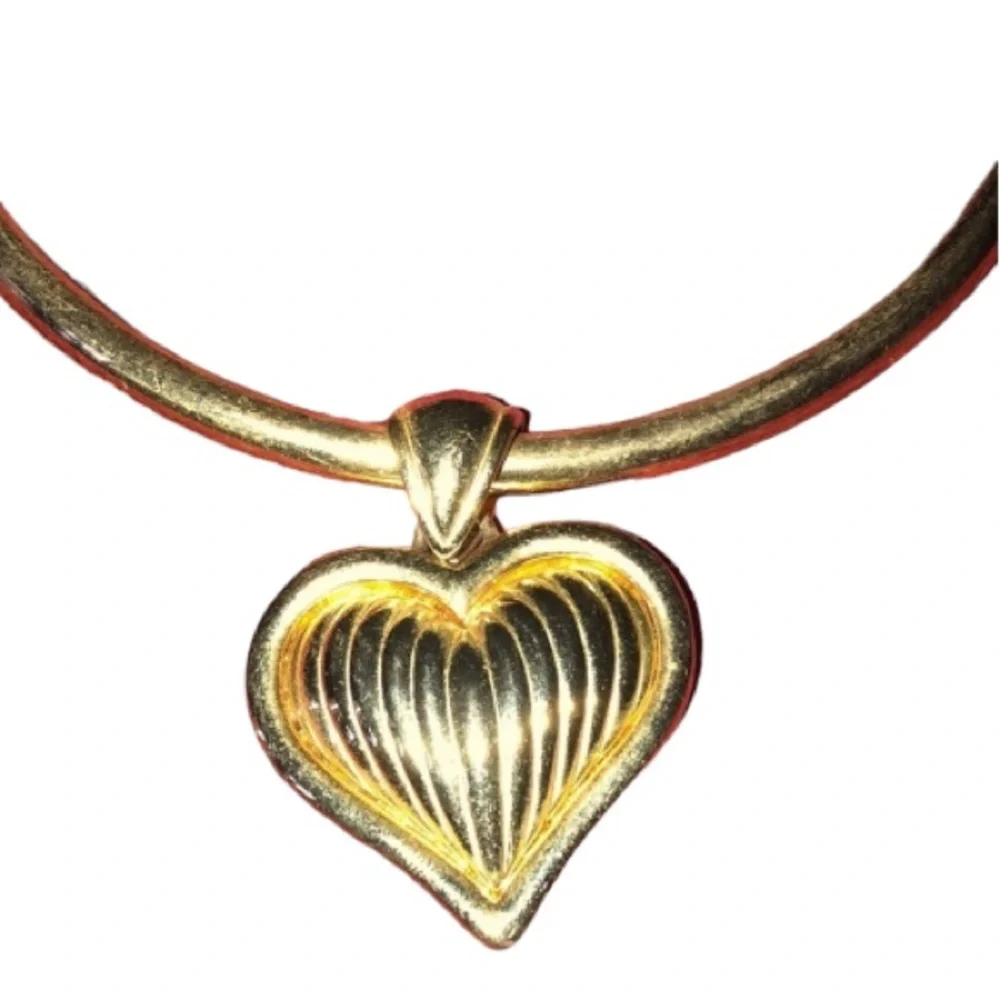 Floating puffed HEART gold tone flexible choker W/ reversible heart pendant
